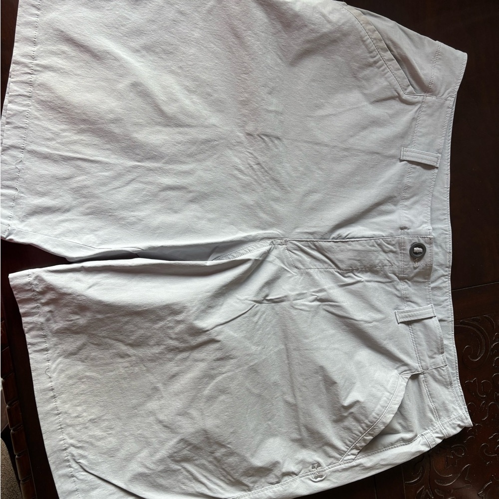 Under Armour Men's Light Gray Flat Front Shorts